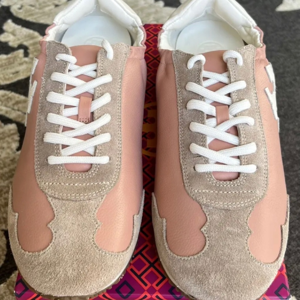 NWOB Tory Burch Tory Sneakers Women's Size US 7.5M / Run small Fit 7M Pink Ivory